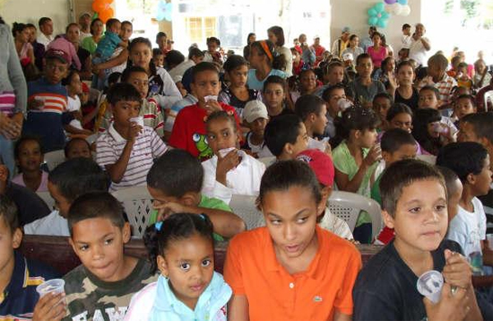 DÌPUTADA NANCY SANTOS REALIZA TARDE DE NIÑOS EN MONCION. 1