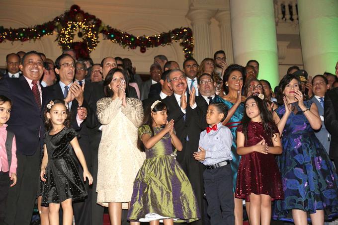 Danilo inicia la Navidad con encendido de árbol 1 Danilo inicia la Navidad con encendido de árbol