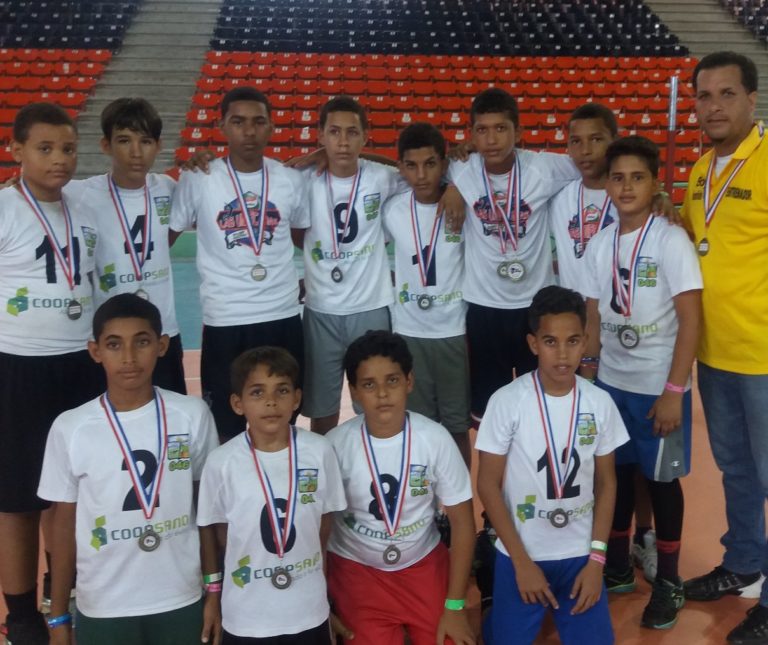 Santiago Rodríguez gana Convivio Nacional de Minivolibol