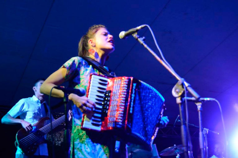 Irka Mateo lanza disco Vamo a Gozá al presentarse en Vivo Café en el Centro León en Santiago 2 Irka Mateo lanza disco Vamo a Gozá al presentarse en Vivo Café en el Centro León en Santiago