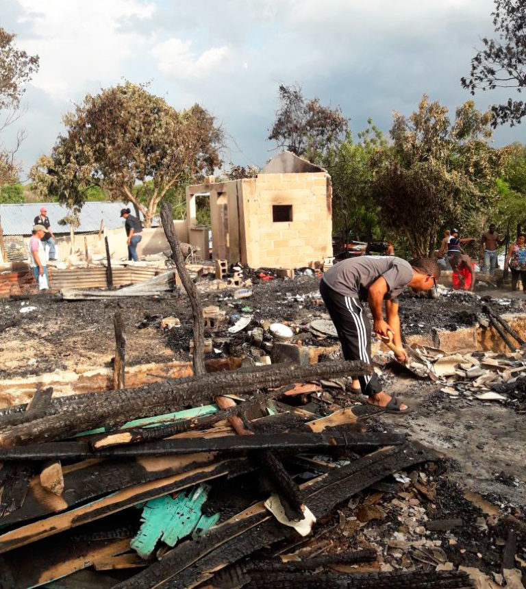 INVI y senador Antonio Cruz construirán casas destruidas por fuego