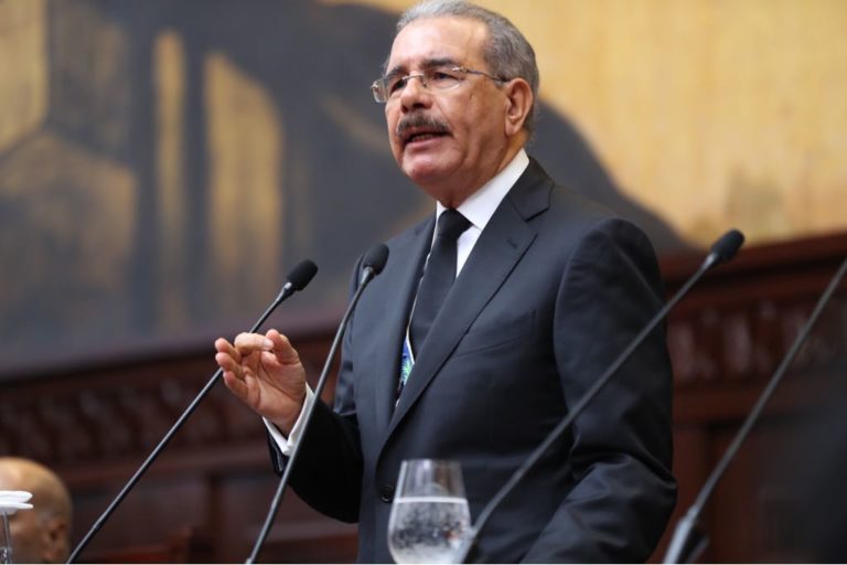Danilo Medina a las secretarias: “Su comportamiento ejemplar las convierte en modelos a imitar” 5 Danilo Medina a las secretarias: “Su comportamiento ejemplar las convierte en modelos a imitar”