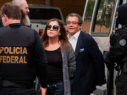 Gobierno de Danilo contrató más de RD$1,300 millones con Joao y Mónica 1 Gobierno de Danilo contrató más de RD$1,300 millones con Joao y Mónica