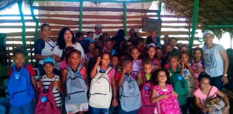 Egresados del Liceo Librado Eugenio Belliard entregan útiles escolares a niños de comunidad de Santiago Rodríguez 5 Egresados del Liceo Librado Eugenio Belliard entregan útiles escolares a niños de comunidad de Santiago Rodríguez