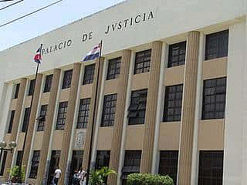 Juez dominicano envía a prisión 2 extranjeros por cientos de estafas 1 Palacio de Justicia