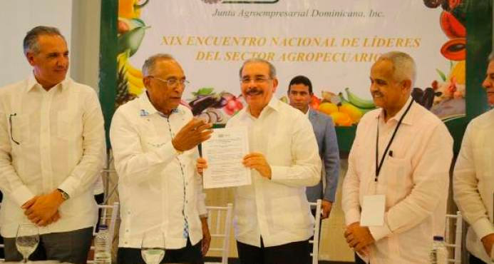 BAYAHIBE: Danilo Medina afirma país vive “un modelo económico ideal” 4 BAYAHIBE: Danilo Medina afirma país vive “un modelo económico ideal”