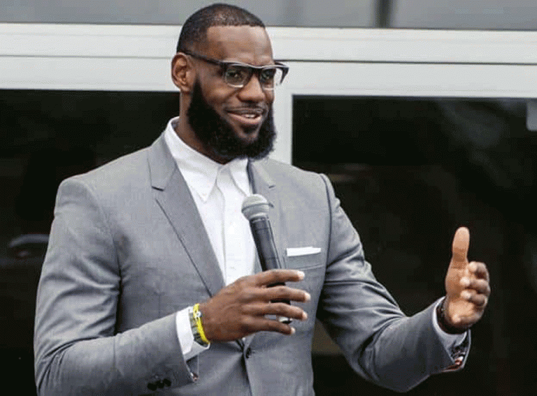 LeBron James ganará 162 dólares por segundo en los Lakers