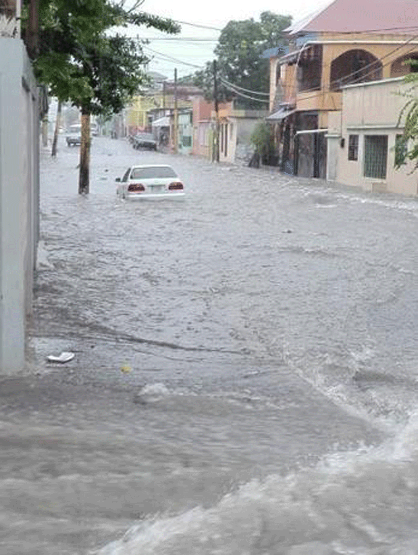 Lluvias provocan inundaciones en algunas vías de La Romana 1 lluvias inundaciones romana