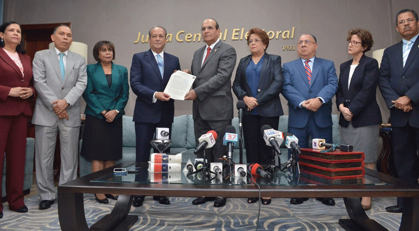 PLD es primer partido que informa a la JCE cómo elegirá sus candidatos 1 El grupo politicos