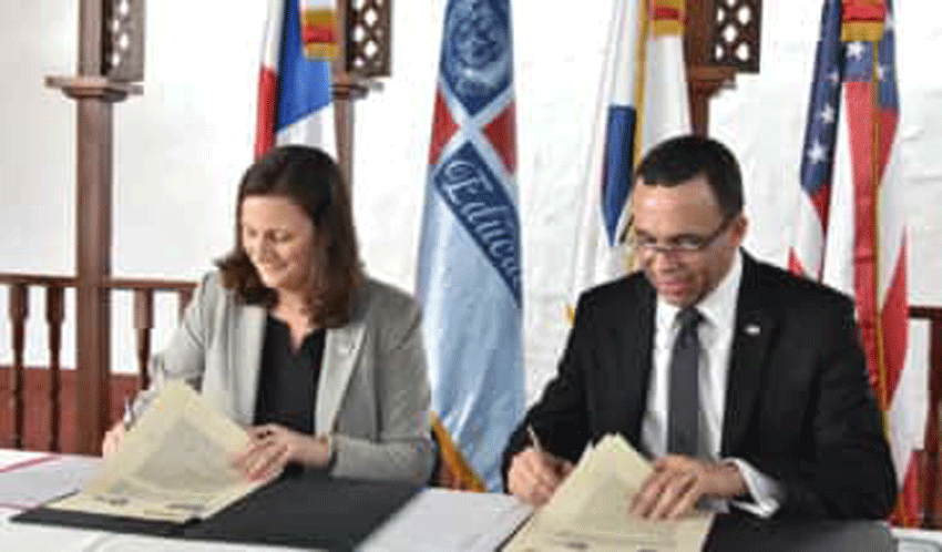 EEUU contribuirá a fortalecer políticas de educación en la R.Dominicana 1 navarro y