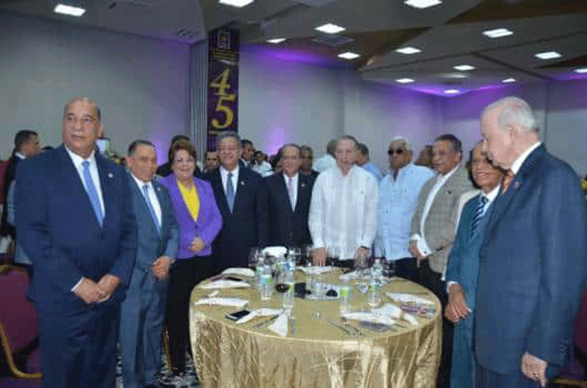 Leonel ve todo el mundo se pone en fila porque cree que le toca “no es así” 1 leonel min