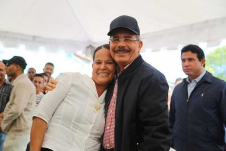 HIGÜEY: Danilo respalda a productores tocino y longaniza de sección Santana
