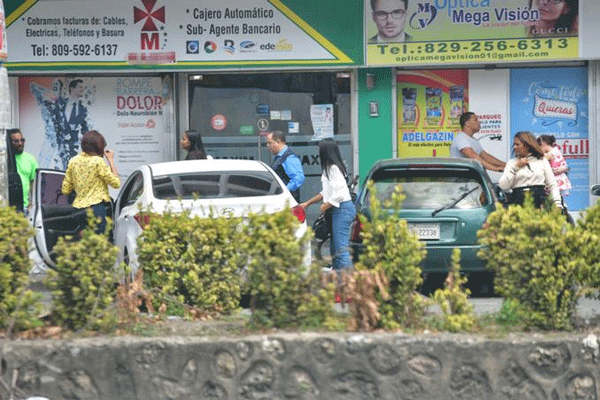 aumentos paralizan contrucion medicina FE