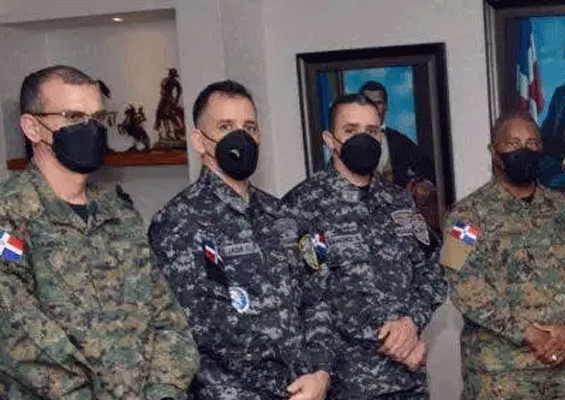 Autoridades se reúnen con altos mandos de la policía haitiana