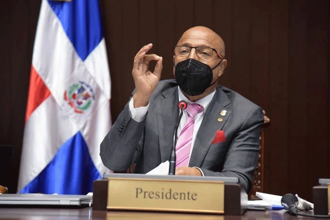 Aprueban Código Penal con una de tres causales