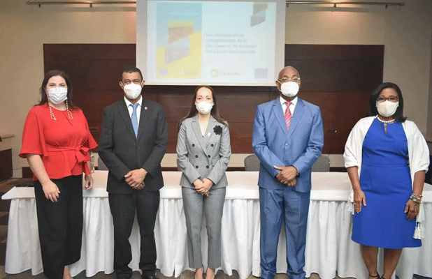 Cerca de la mitad de empleados públicos reciben salarios por debajo del monto de canasta familiar