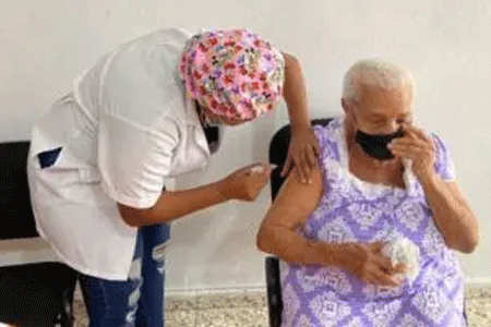 Gabinete de Salud amplía rango de edad para vacunar en segunda fase 3 Gabinete salud faces FE