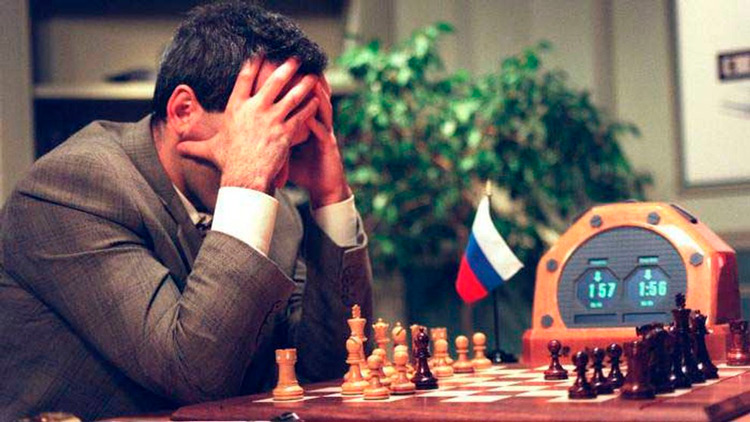 Garry Kasparov lanza su red social de ajedrez con cursos y guías personalizadas