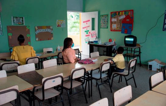 Minerd evalúa suspender docencia en municipios por “alta” positividad