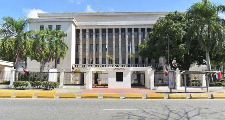 Minerd convocará a licitación para evaluar libros de secundaria