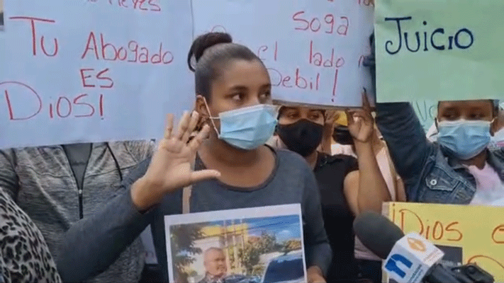 Piden un juicio justo a policías acusados muerte pareja esposos