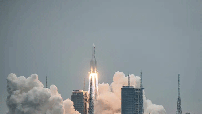 El mundo, pendiente de dónde caerán los restos del cohete chino sin control