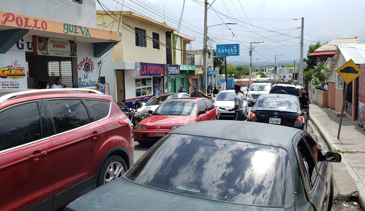 Por algunas calles en Sabaneta en Santiago Rodríguez se hace imposible manejar y las autoridades no planificar 4 Por algunas calles en Sabaneta en Santiago Rodríguez se hace imposible manejar y las autoridades no planificar