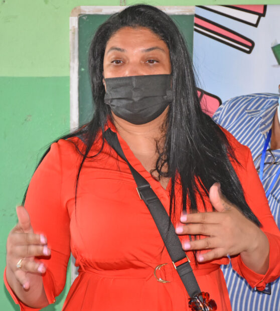 Fundación Joel Álvarez entrega útiles escolares en Alto de Cana (+vídeo) 4 Fundacion Joel Alvarez Alto de Cana Yennifer