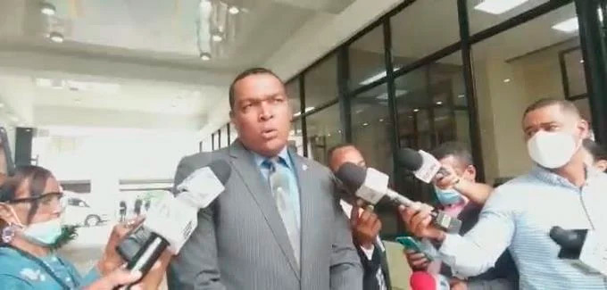 Botello denuncia que pretenden aumentar las cotizaciones de las ARS