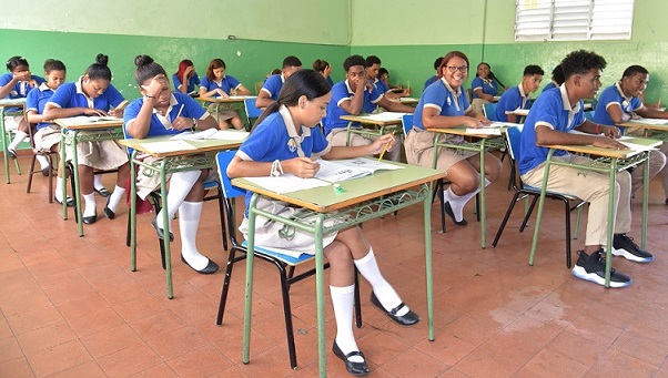 Más de 2 millones de estudiantes vuelven a clases en R. Dominicana 1 estudiantes