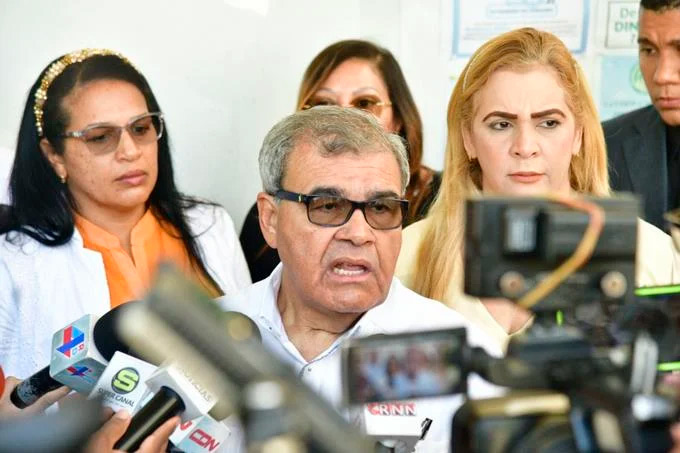 Colegio Médico Dominicano dice Astrazeneca debe resarcir el daño hecho al país