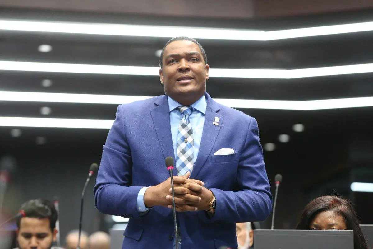 8c7b6695 diputado pedro botello