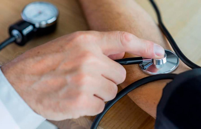 ¿Cuáles son las provincias con mayor porcentaje de pacientes hipertensos, obesos y diabéticos? 1 ¿Cuáles son las provincias con mayor porcentaje de pacientes hipertensos, obesos y diabéticos?