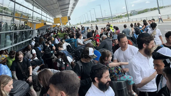 Evacúan aeropuerto JFK de Nueva York por una “amenaza no identificada”