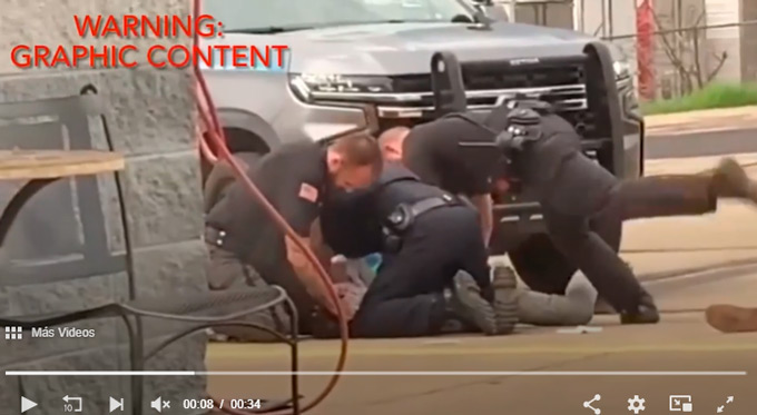 Suspendieron a los tres policías de Arkansas filmados durante la brutal golpiza contra un hombre 1 Policia golpen detenido FE