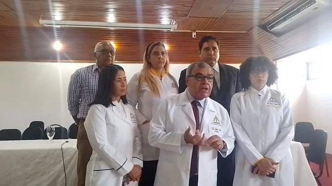 Colegio Médico convoca a una marcha contra los "abusos" de las ARS 5 Colegio Médico convoca a una marcha contra los «abusos» de las ARS