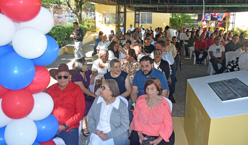 Escuela la Caobas ahora se llamará: escuela Beatriz Rodríguez de Quiñones - videos 27 Escuela Beatriz Rodriguez de Quinones 19