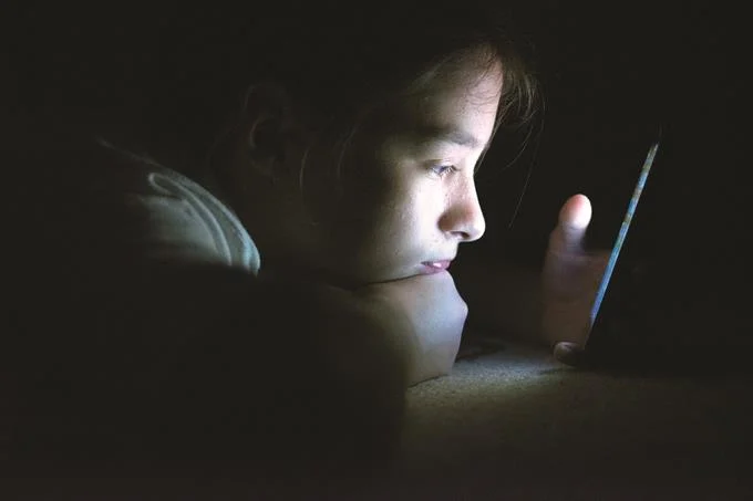 El uso desmedido de las pantallas en niños y adolescentes 1 pantalla