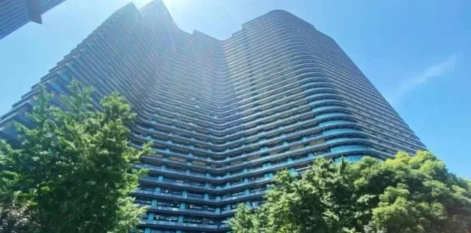 El impresionante edificio en China donde viven más de 20 mil personas 1 edificio e1687125750606