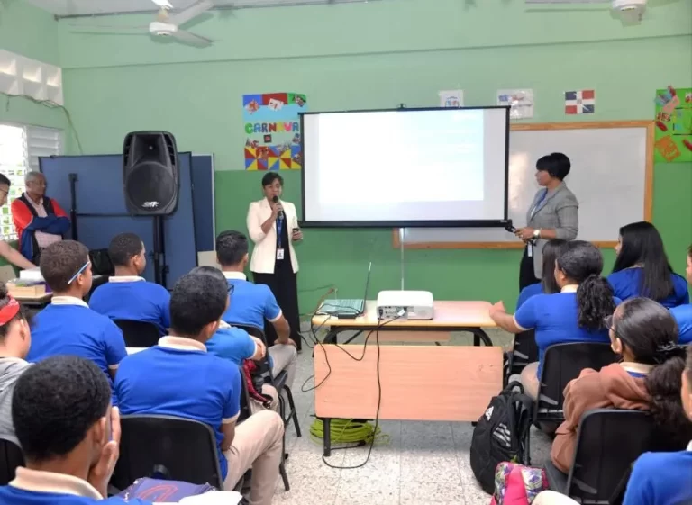 Año escolar comienza el lunes y MINERD asegura entrega libros de textos