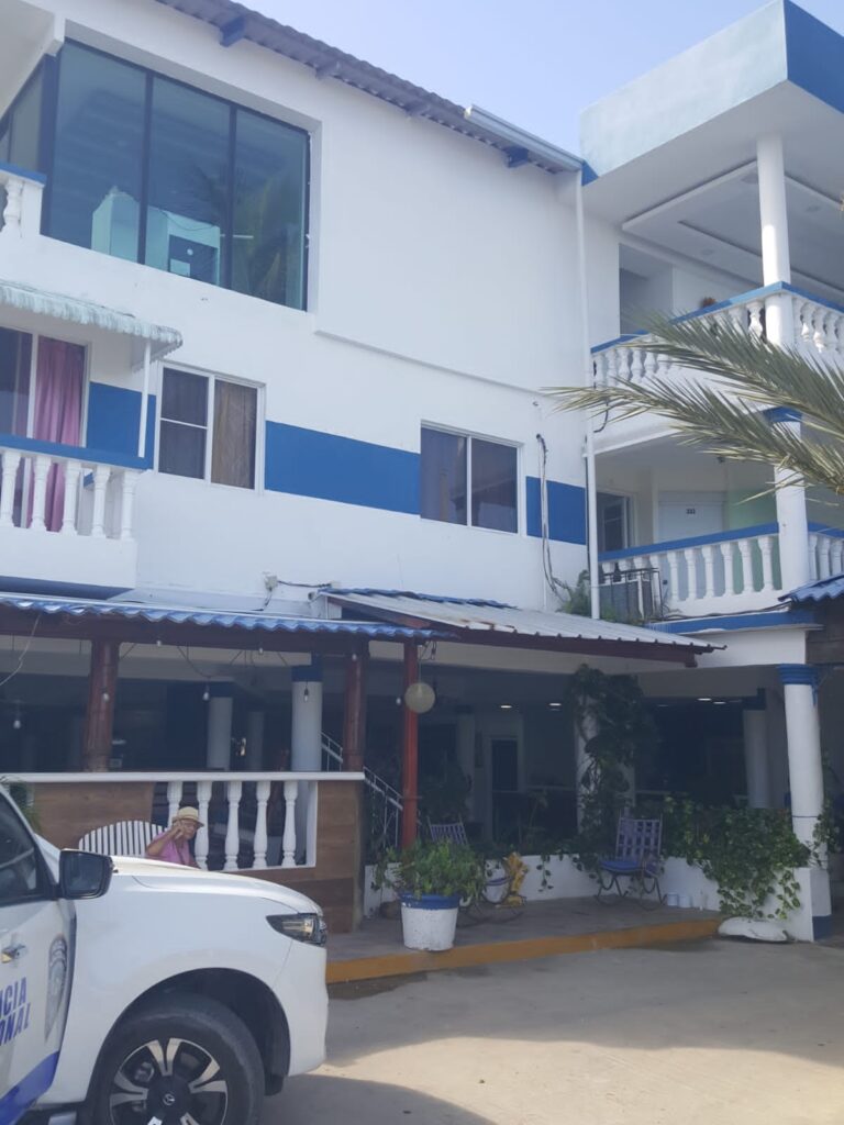 Apresan dos hombres asaltaron hotel en Montecristi; recuperan caja registradora y dinero en efectivo