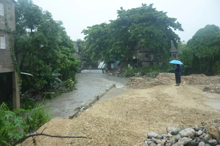 24 comunidades permanecen incomunicadas tras el paso de la tormenta Franklin
