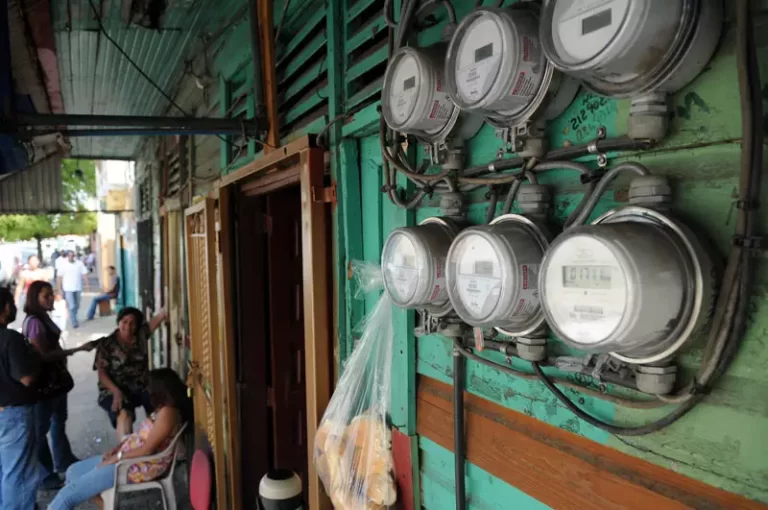 Gobierno sigue comprando medidores a empresa vinculada a Alexis Medina