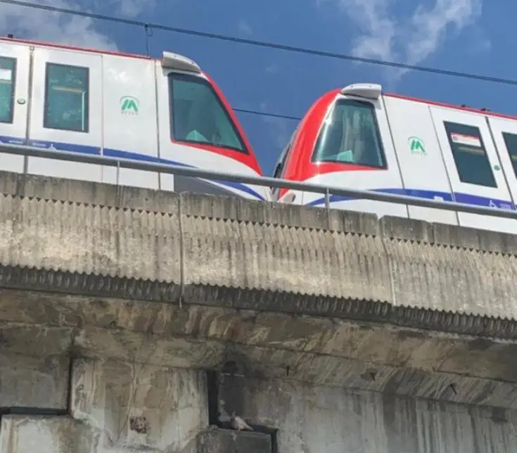 Chocan dos trenes del Metro de Santo Domingo en Villa Mella