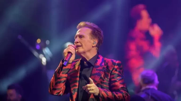 Emmanuel cautiva y hace vibrar al público en el Teatro Nacional