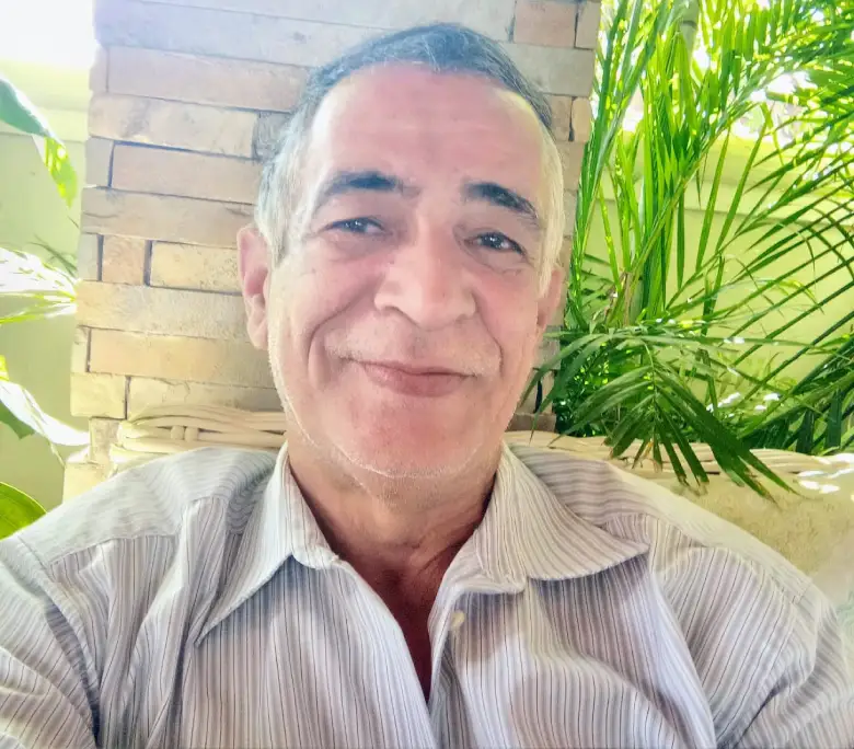 Victor M Peralta escritor