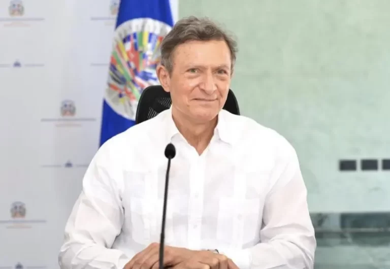 Diputados plantean solicitar destitución de Roberto Álvarez