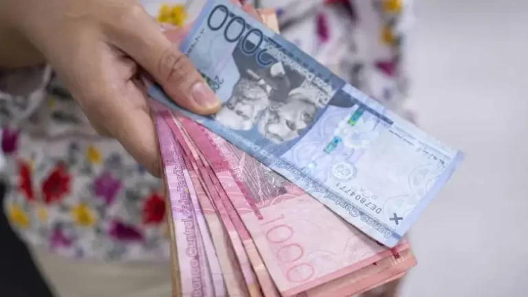 Las mujeres tienen morosidad financiera más baja, pese a pagar una tasa más alta