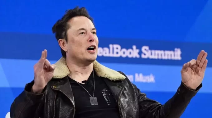 "Que se jodan", le dice Elon Musk a los anunciantes que intentan "chantajearle" 1 elon musk e1701353974420