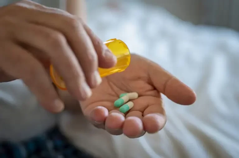 Antibióticos y alcohol: ¿por qué no deben mezclarse?